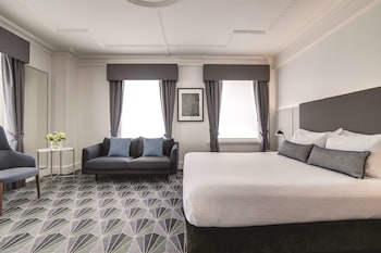 Corner Plaza Room King