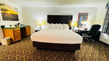 Standard Room, 1 King Bed