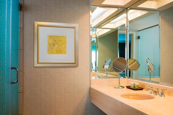 Traditional Room, 2 Double Beds (Mobility Accessible, Roll-In Shower)