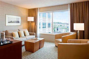Suite, 1 King Bed, Corner