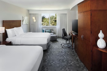 Room, 2 Queen Beds (Mobility/Hearing Accessible, Tub)