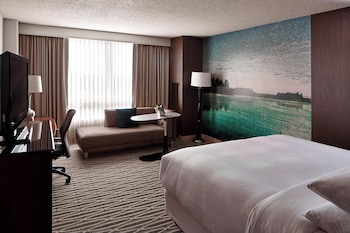 Club Room, 1 King Bed (Mobility Accessible, Tub)