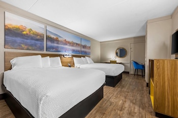 Room, 2 Queen Beds, Smoking