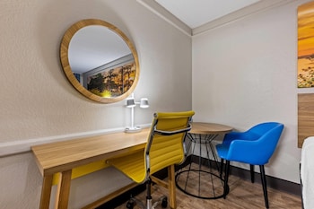 Room, 2 Queen Beds, Non Smoking