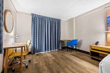 Standard Room, 1 King Bed