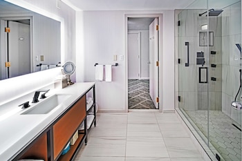 Suite, 1 King Bed, Non Smoking