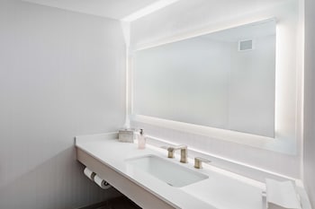Suite, 1 King Bed (Parlor)