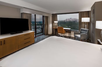 One King Bed with Balcony Corner