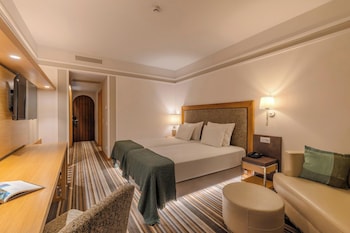 Classic Double or Twin Room, City View