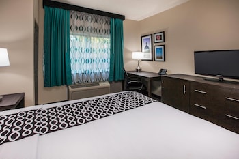Comfort Single Room, 1 Queen Bed, Accessible, Non Smoking (Mobility/Hearing Impaired Accessible)