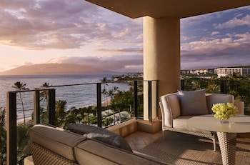 Ocean Front Prime One Bedroom Suite