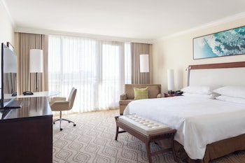 Room, 1 King Bed (Pool-Gulf View)