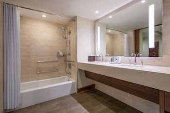 Room, 2 Queen Beds, Balcony (Mobility/Hearing Accessible, Tub)