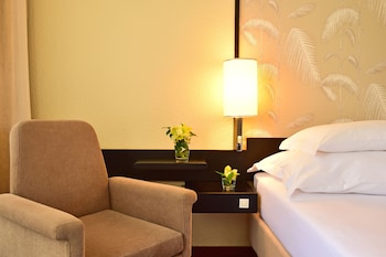 Double or Twin Room, Partial Sea View (Side Sea View)