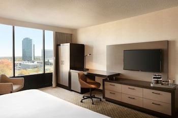 Room, 1 King Bed, Accessible (Mobility & Hearing, Roll-in Shower)