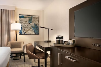 Room, 2 Queen Beds, Accessible, Bathtub (Mobility & Hearing)