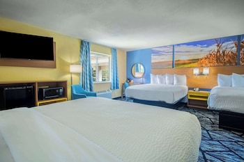 Studio Suite, Non Smoking (3 Queen Beds)