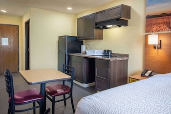 Suite, 2 Queen Beds, Non Smoking, Kitchenette