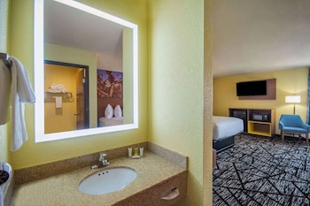 Studio Suite, Non Smoking (3 Queen Beds)