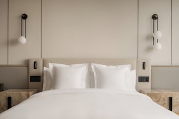 Superior, One King Bed, Accessible