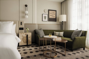 Premier Room, 1 King Bed (Yorkville)