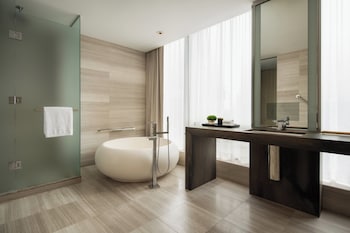 Premier Room, 1 King Bed, Accessible