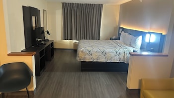 Deluxe Suite, 1 King Bed, Non Smoking, Refrigerator & Microwave