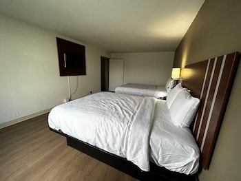Standard Room, 2 Queen Beds, Non Smoking