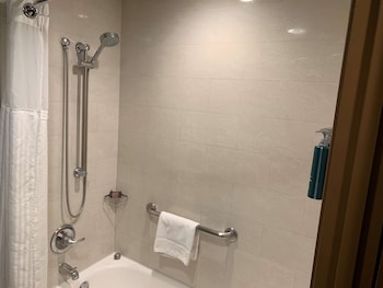 Room, 1 King Bed, Accessible (Mobility & Hearing, Roll-in Shower)