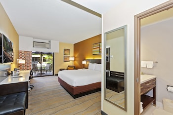 Room, 1 King Bed, Patio, Poolside