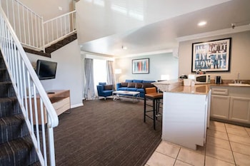Crown 2 Story Suite with Loft King bed