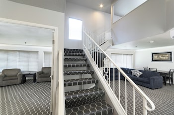 Regal 2 Story 2 BR Suite 1 Queen