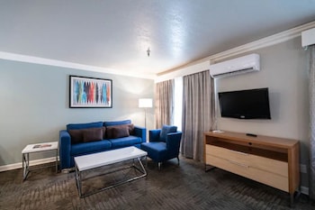 Studio Deluxe Queen Suite