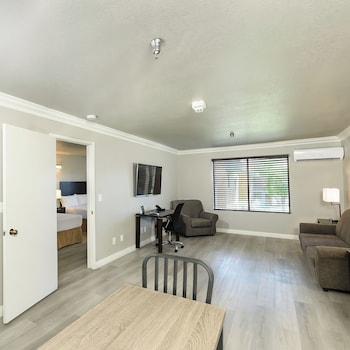 2 Double Beds Extended Stay