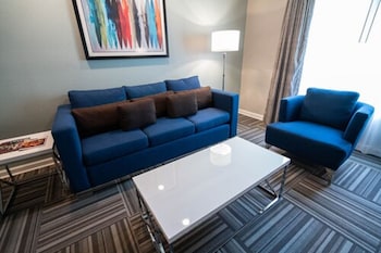 Studio Deluxe Queen Suite