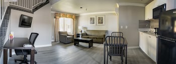 Crown 2 Story Suite with Loft King bed (Extended)