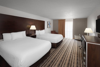 Room, 2 Queen Beds, Non Smoking (Poolside View)