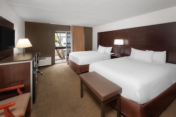 Deluxe Room, 2 Queen Beds, Non Smoking (Second Floor)