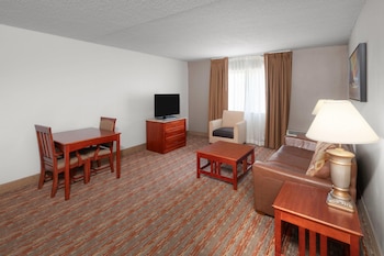Deluxe Suite, 1 King Bed, Non Smoking (Second Floor)