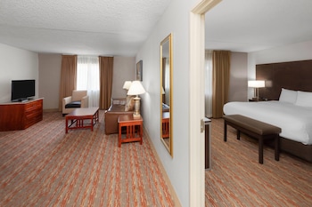 Deluxe Suite, 1 King Bed, Non Smoking (Second Floor)