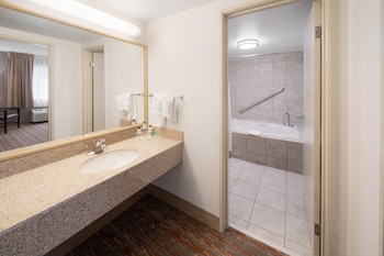 Deluxe Suite, 1 King Bed, Non Smoking (First Floor)