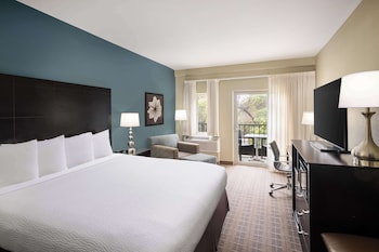 Executive Room, 1 King Bed, Non Smoking, Balcony