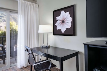Standard Room, 1 King Bed, Accessible, Balcony