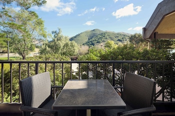Executive Room, 1 King Bed, Non Smoking, Balcony