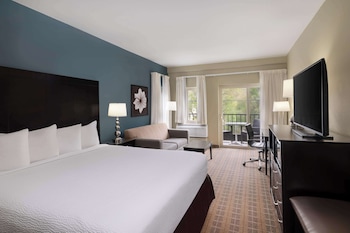 Executive Room, 1 King Bed, Non Smoking, Balcony