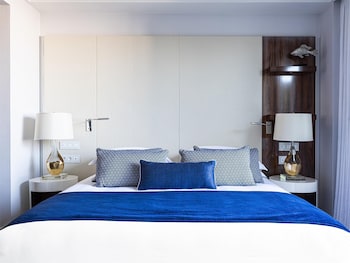 Executive Suite, City View