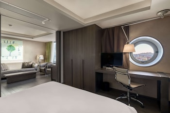 Suite (Acropolis View)