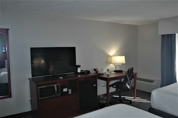 Deluxe Room, 2 Queen Beds, Accessible, City View (Mobility nonsmoking)