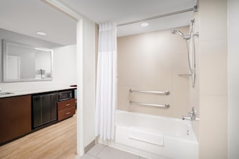 Suite, 2 Queen Beds, Accessible
