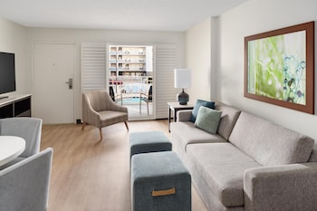 Suite, 2 Queen Beds, Poolside